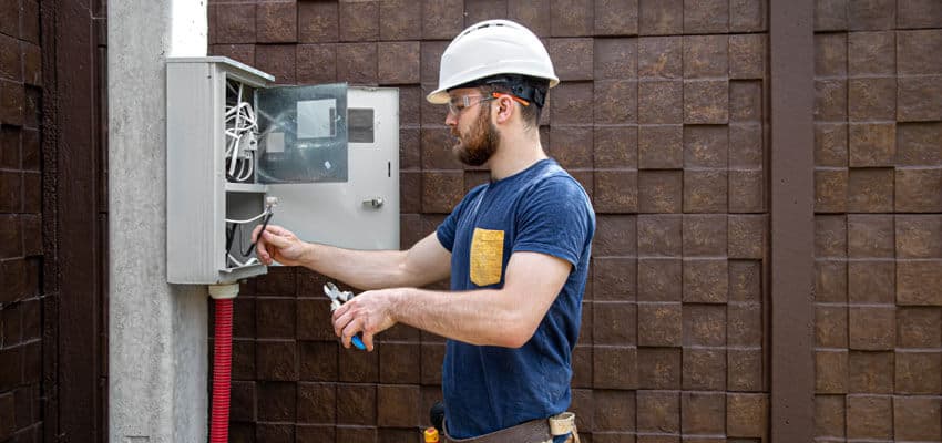 Commercial electrical maintenance service
