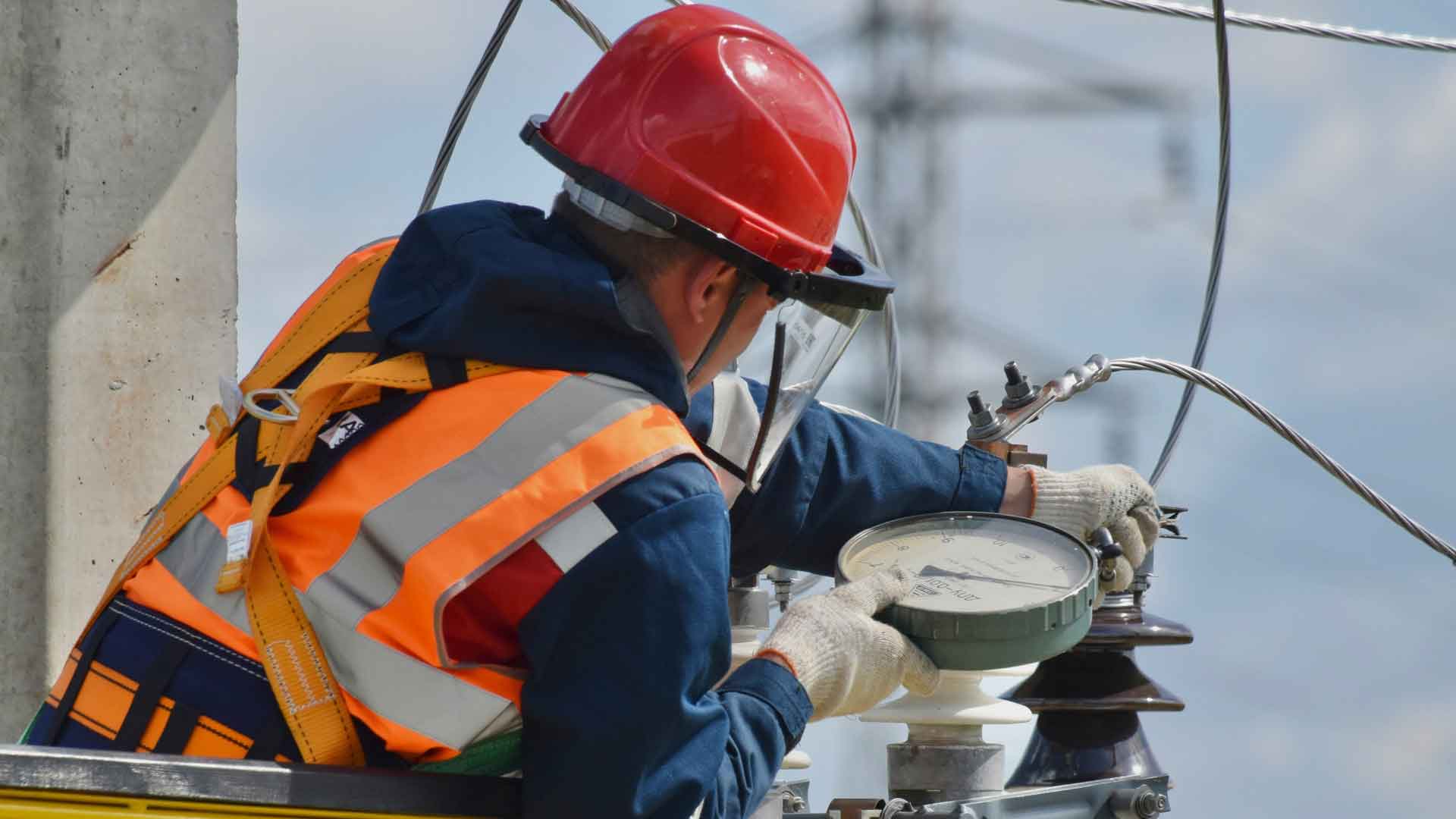 Certified home electrician in Surat - radhyelectrician